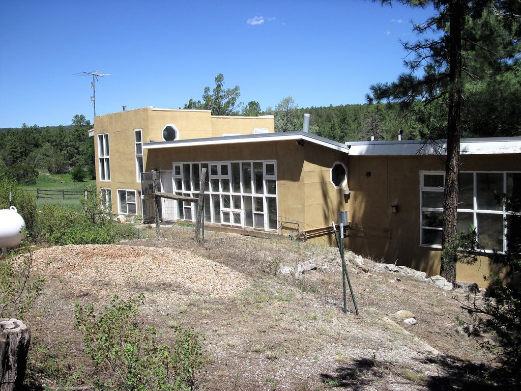 55 YOUNG Road, Tijeras, NM 87059