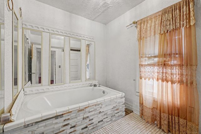 20 Park Place, Pontiac, MI 48342