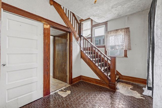 20 Park Place, Pontiac, MI 48342