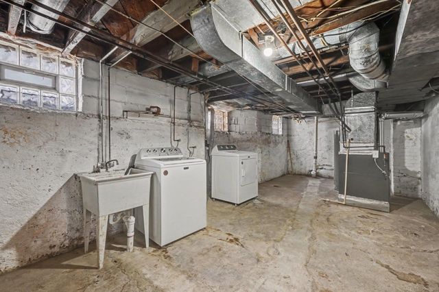 20 Park Place, Pontiac, MI 48342