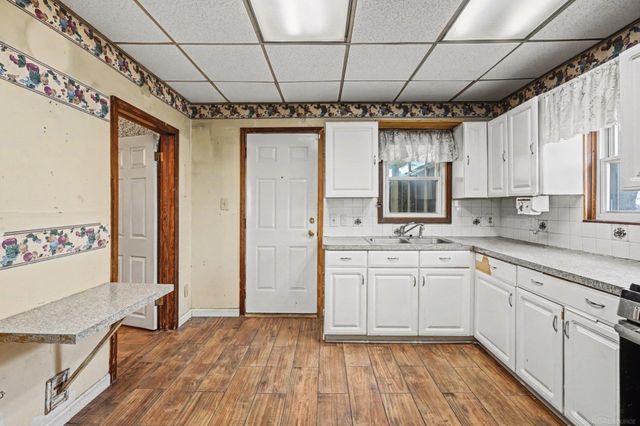 20 Park Place, Pontiac, MI 48342