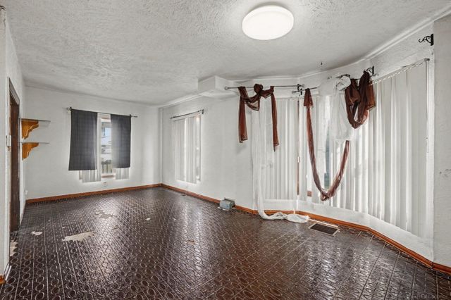 20 Park Place, Pontiac, MI 48342