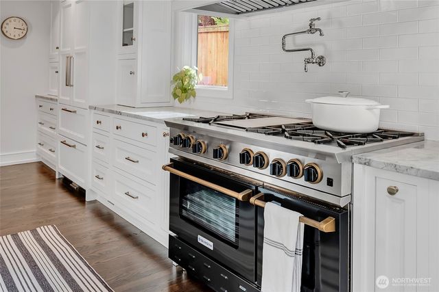 5205 W Mercer Place, Mercer Island, WA 98040