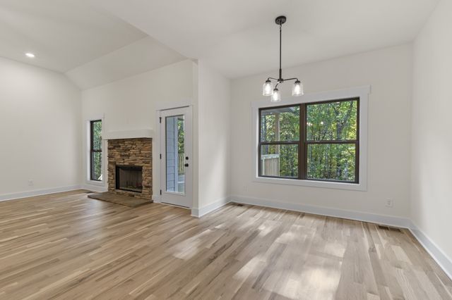 2969 Lights Chapel Rd, Greenbrier, TN 37073