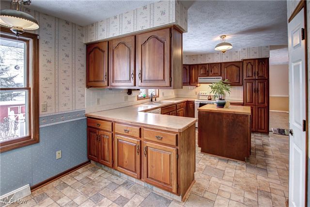 537 Park Ridge Drive, Munroe Falls, OH 44262