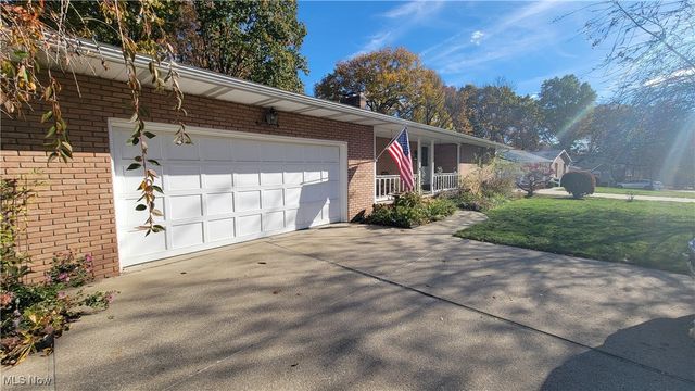 537 Park Ridge Drive, Munroe Falls, OH 44262