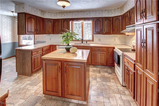 537 Park Ridge Drive, Munroe Falls, OH 44262