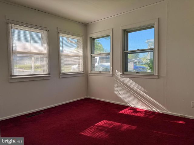 516 PARKWAY DR, Fairless Hills, PA 19030