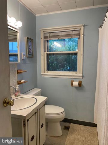 516 PARKWAY DR, Fairless Hills, PA 19030
