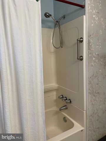 516 PARKWAY DR, Fairless Hills, PA 19030