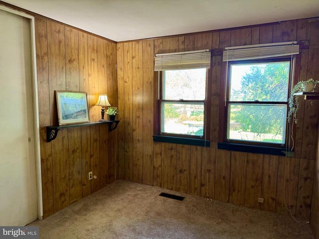 516 PARKWAY DR, Fairless Hills, PA 19030