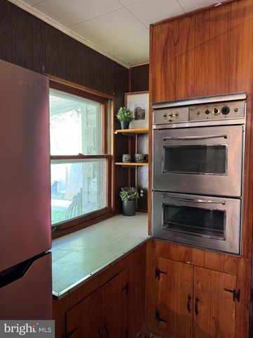 516 PARKWAY DR, Fairless Hills, PA 19030