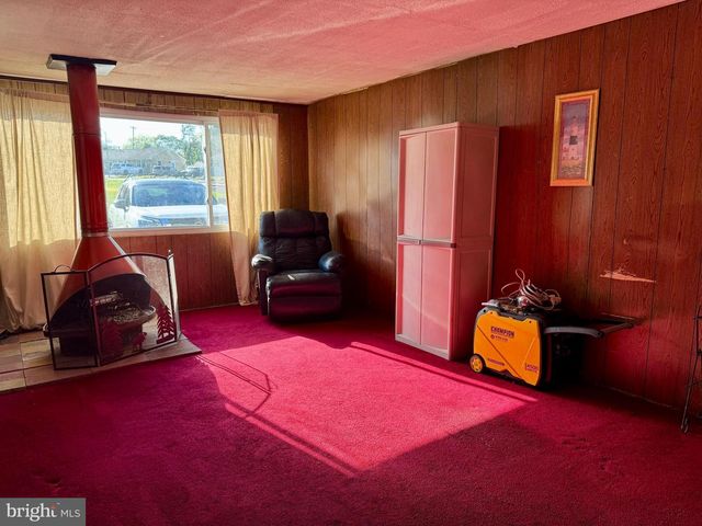 516 PARKWAY DR, Fairless Hills, PA 19030