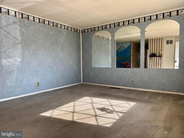 516 PARKWAY DR, Fairless Hills, PA 19030