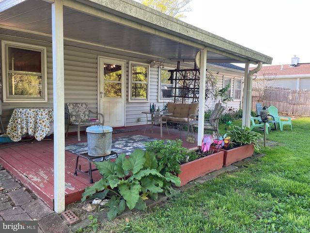 516 PARKWAY DR, Fairless Hills, PA 19030