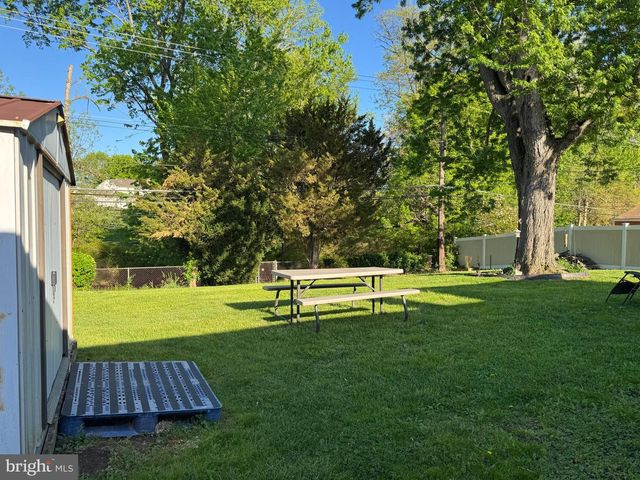 516 PARKWAY DR, Fairless Hills, PA 19030