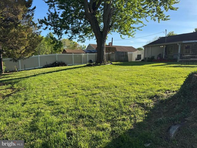 516 PARKWAY DR, Fairless Hills, PA 19030