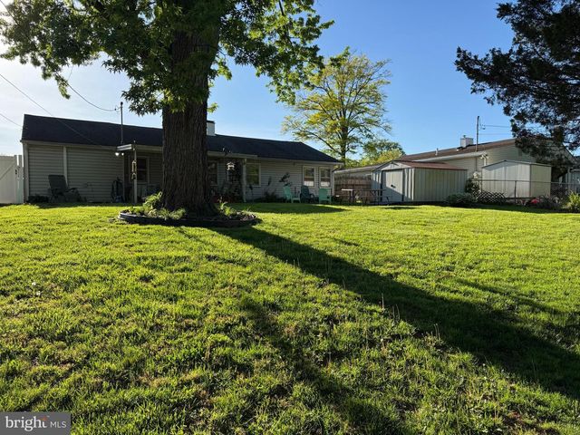 516 PARKWAY DR, Fairless Hills, PA 19030