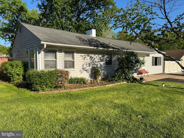 516 PARKWAY DR, Fairless Hills, PA 19030