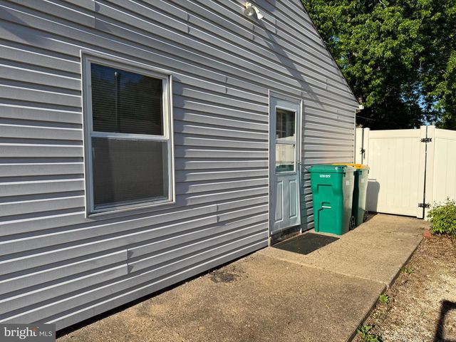 516 PARKWAY DR, Fairless Hills, PA 19030