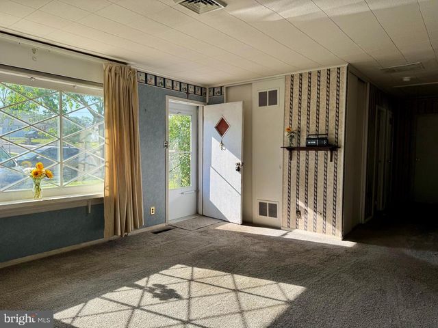 516 PARKWAY DR, Fairless Hills, PA 19030
