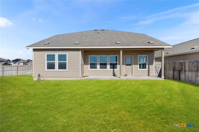 2741 Nueva Cordova, Seguin, TX 78155