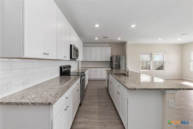 2741 Nueva Cordova, Seguin, TX 78155