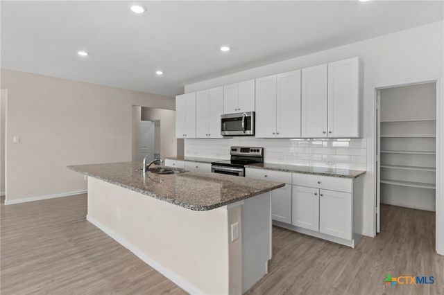 2741 Nueva Cordova, Seguin, TX 78155