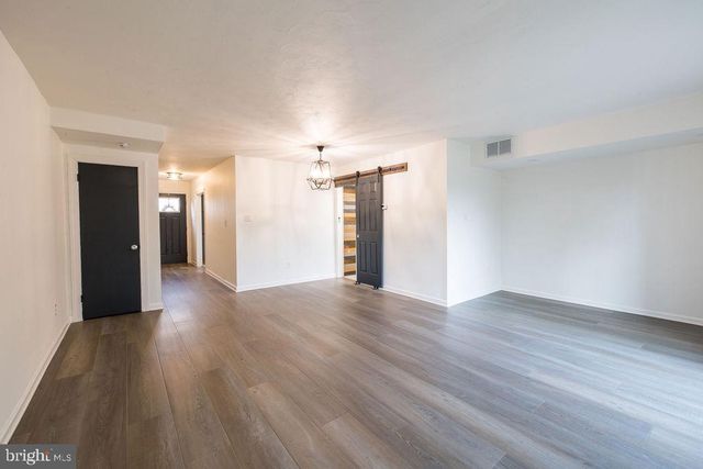 5 FORDS EDGE, Royersford, PA 19468