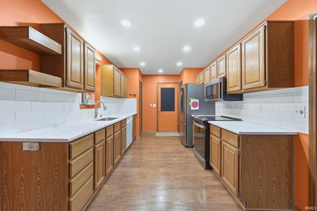 8228 Victoria Woods Place, Fort Wayne, IN 46825