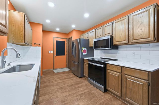 8228 Victoria Woods Place, Fort Wayne, IN 46825