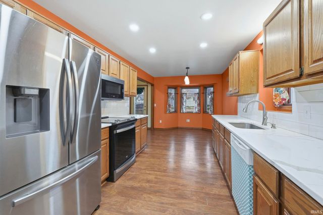 8228 Victoria Woods Place, Fort Wayne, IN 46825