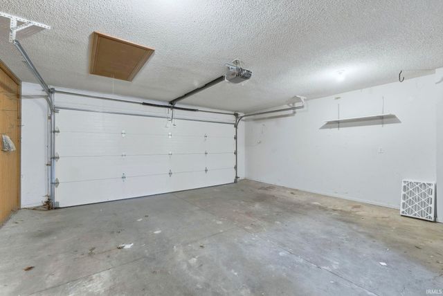 8228 Victoria Woods Place, Fort Wayne, IN 46825