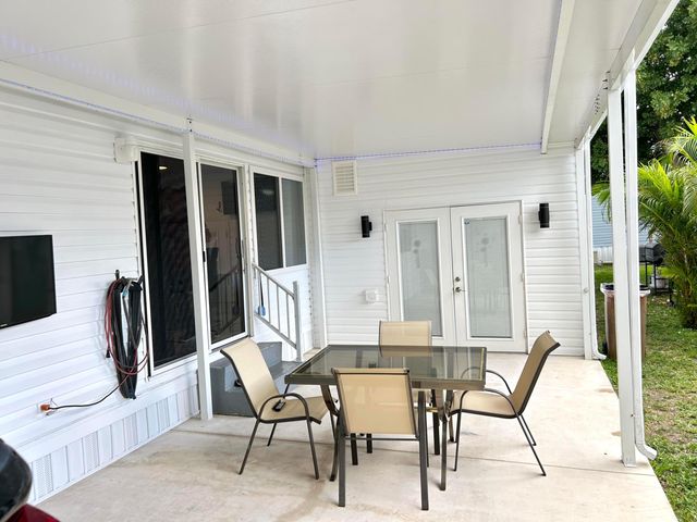 111 Alamanda Lane, Deerfield Beach, FL 33442