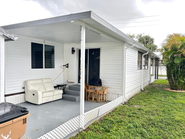 111 Alamanda Lane, Deerfield Beach, FL 33442