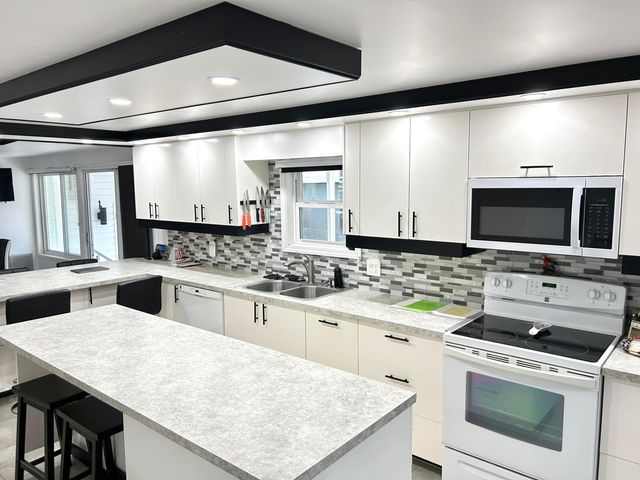 111 Alamanda Lane, Deerfield Beach, FL 33442