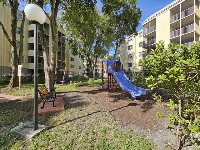 8363 Lake Drive 108, Doral, FL 33166