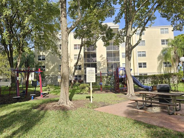8363 Lake Drive 108, Doral, FL 33166