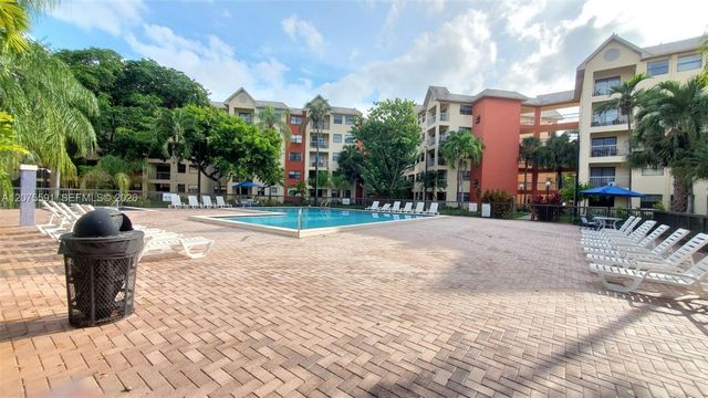 8363 Lake Drive 108, Doral, FL 33166
