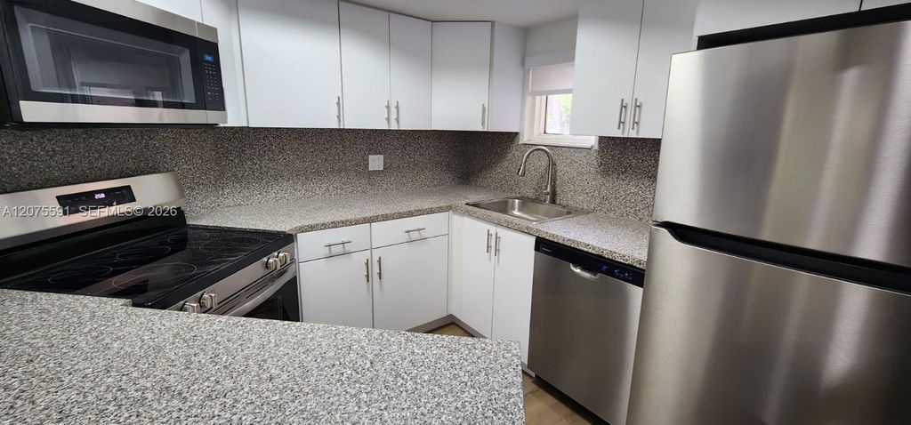 8363 Lake Drive 108, Doral, FL 33166