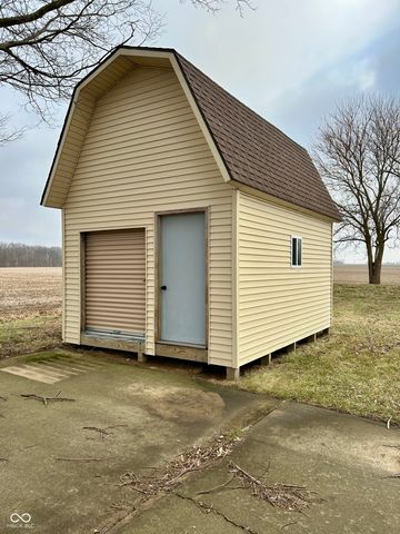 728 E County Road 100 N, Frankfort, IN 46041