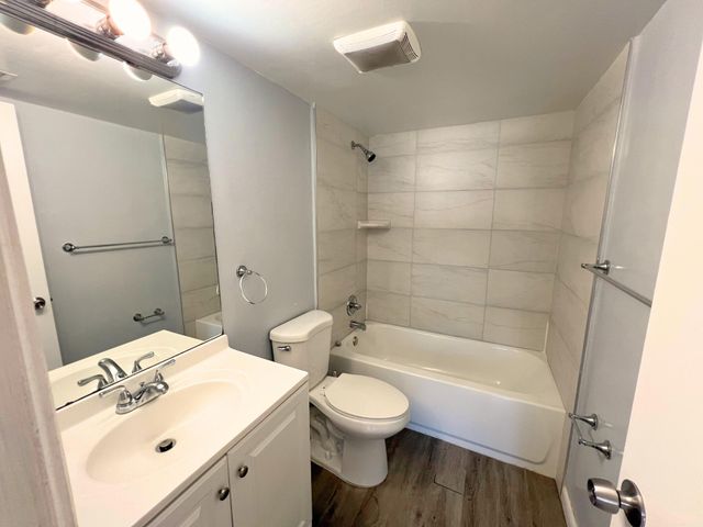 843 Twin Lakes Drive 30B, Coral Springs, FL 33071
