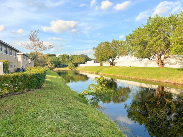 843 Twin Lakes Drive 30B, Coral Springs, FL 33071