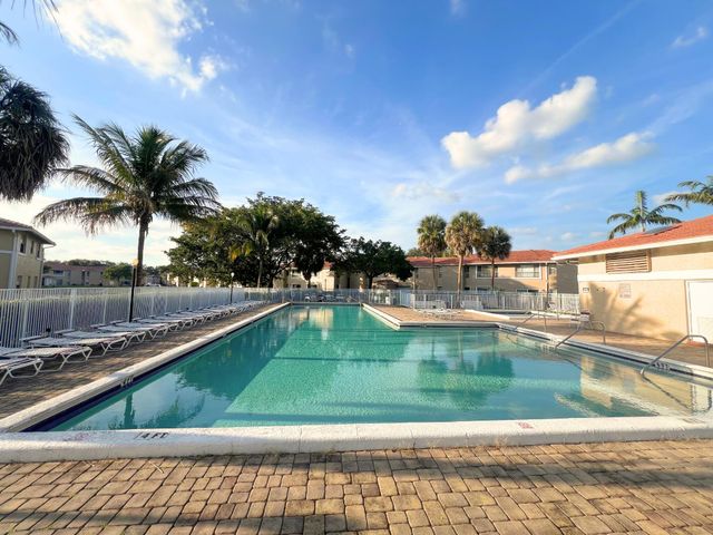 843 Twin Lakes Drive 30B, Coral Springs, FL 33071