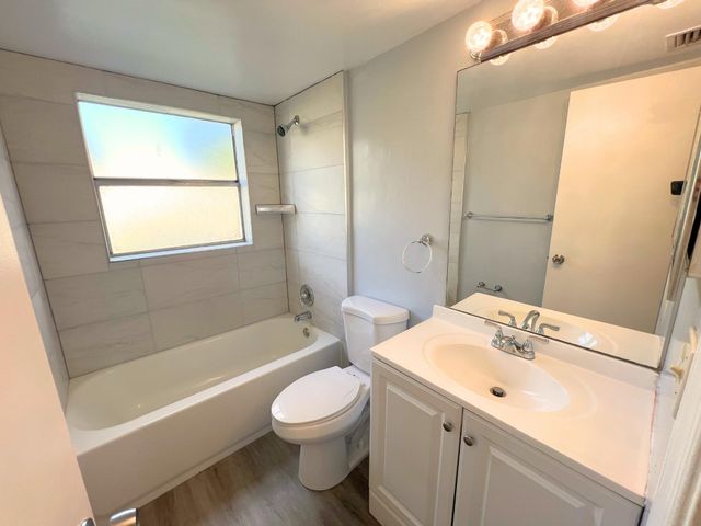 843 Twin Lakes Drive 30B, Coral Springs, FL 33071