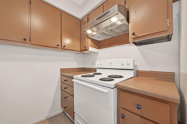 13040 Greenway Chase Court 3040, Houston, TX 77072