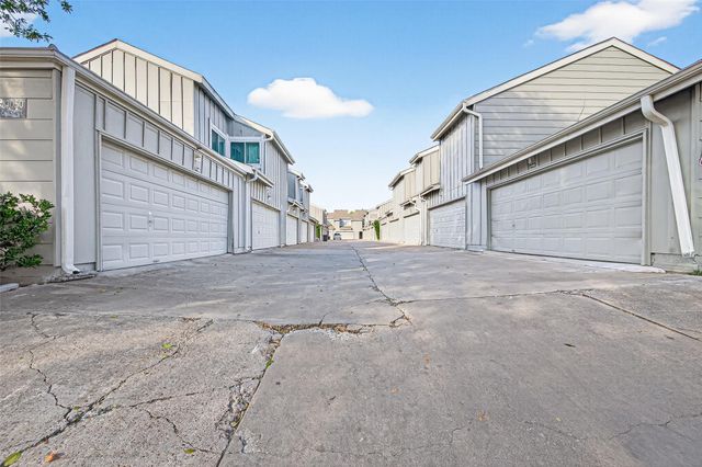 13040 Greenway Chase Court 3040, Houston, TX 77072