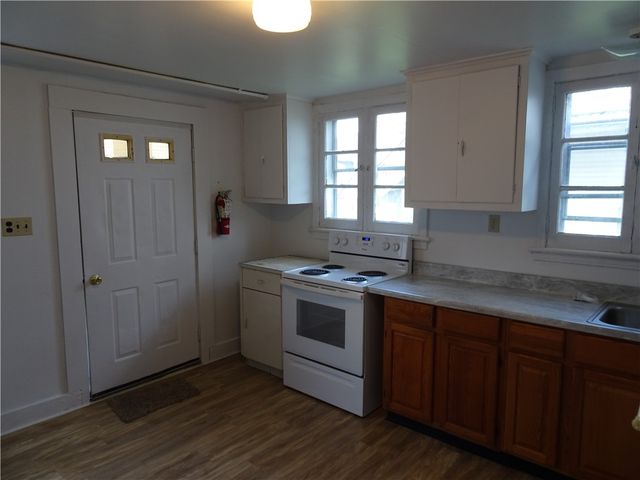 209 Depot St, Youngwood, PA 15697