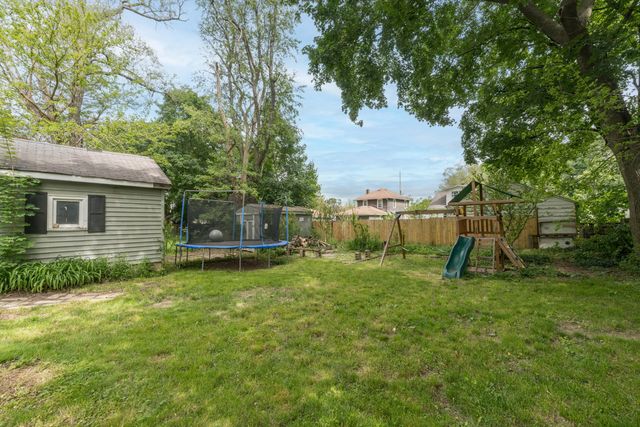 205 Parchmount Avenue, Parchment City, MI 49004