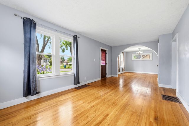 205 Parchmount Avenue, Parchment City, MI 49004
